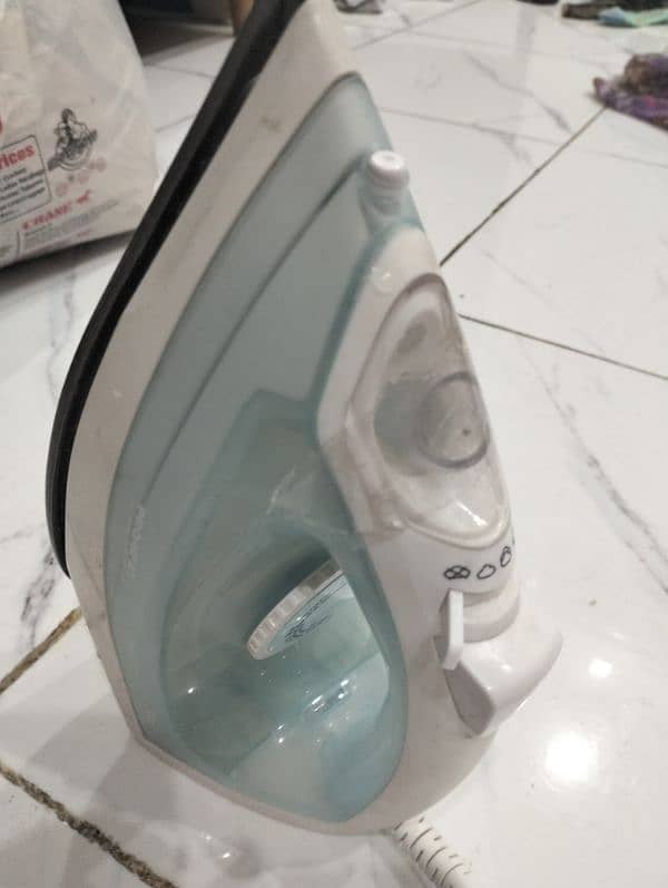Raf Steam Iron 1