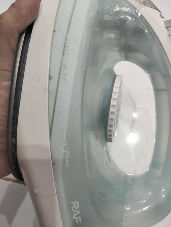 Raf Steam Iron 3