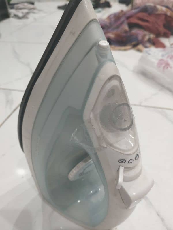 Raf Steam Iron 4