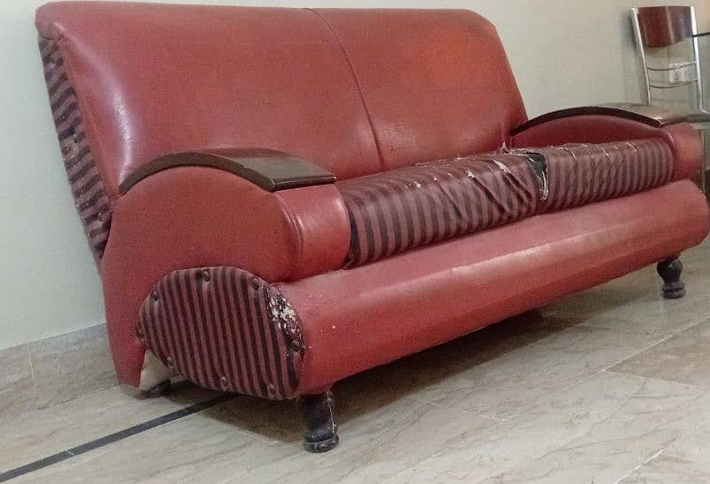 7 Seater Sofa, No damage, foam behtreen hy. sirf covers change kewanay 0