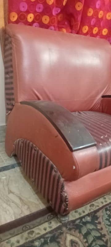 7 Seater Sofa, No damage, foam behtreen hy. sirf covers change kewanay 1