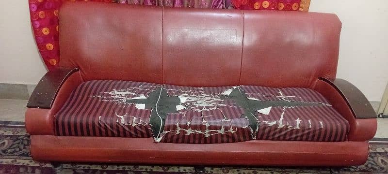 7 Seater Sofa, No damage, foam behtreen hy. sirf covers change kewanay 2