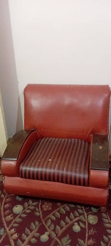 7 Seater Sofa, No damage, foam behtreen hy. sirf covers change kewanay 3