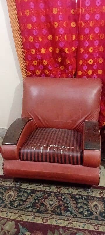 7 Seater Sofa, No damage, foam behtreen hy. sirf covers change kewanay 4