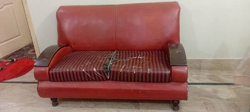 7 Seater Sofa, No damage, foam behtreen hy. sirf covers change kewanay 5