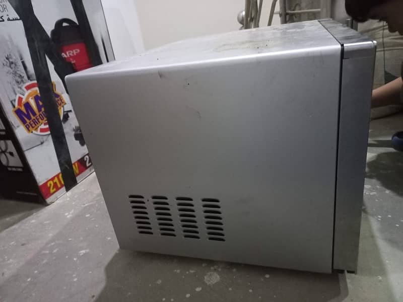 Black & Decker, Microwave with Grill, UAE brand 3