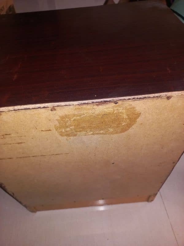 Side tables in excellent condition for King/queen and single. 8
