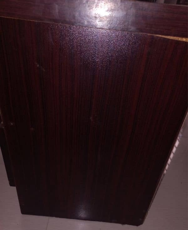 Side tables in excellent condition for King/queen and single. 9