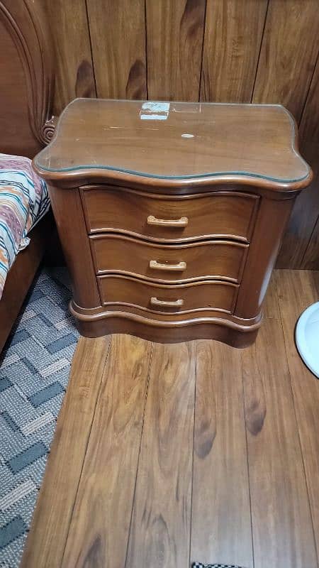 Bedroom set with 2 Side tables and dressing table 3