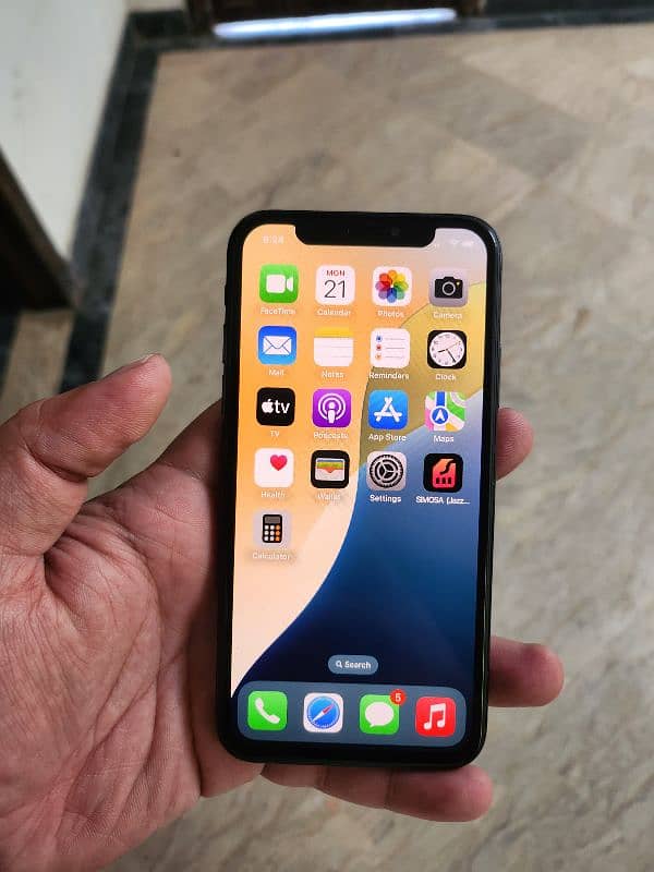 iphone xs 64gb in good cndtion 4 month sim time 0