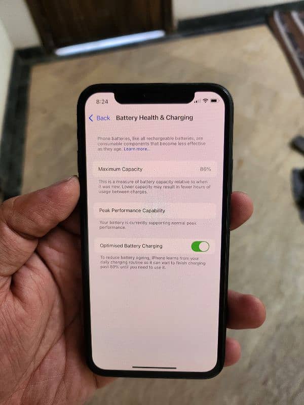 iphone xs 64gb in good cndtion 4 month sim time 1