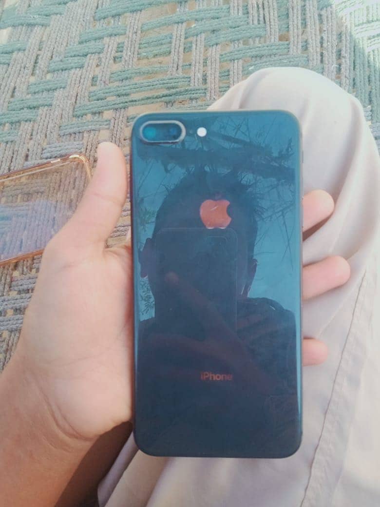 iPhone 8 Plus 28,000 1