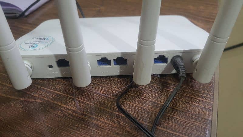 Tenda F6 300Mbps Router 1