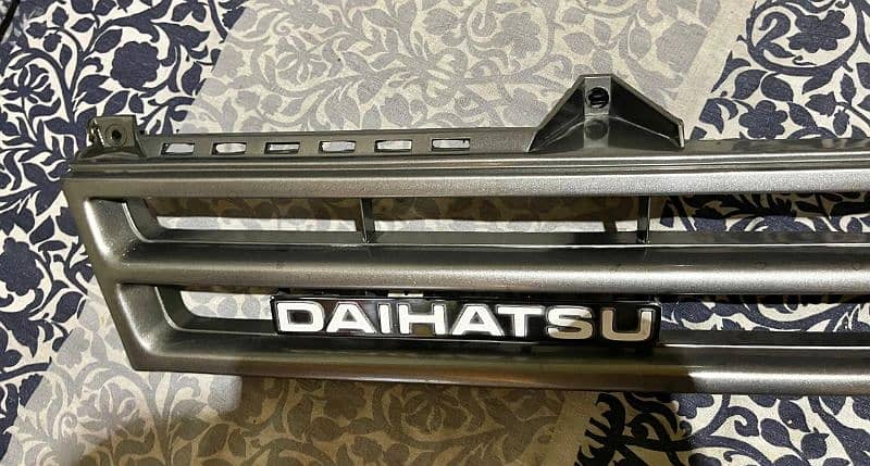 Daihatsu charade front grill 1