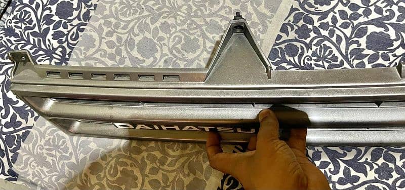 Daihatsu charade front grill 4