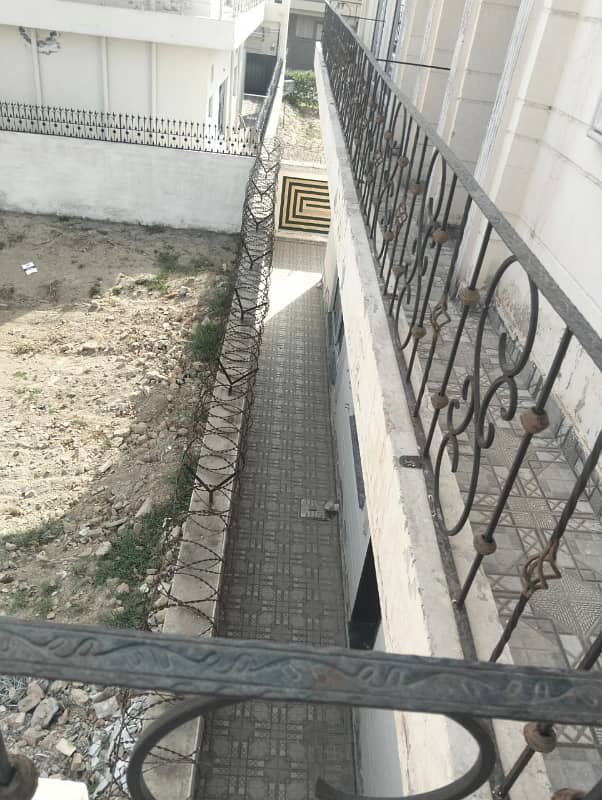 10 Marla brand new house available for rent in central park housing scheme 3