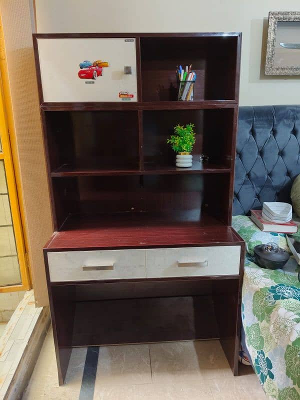 Study Table Almost New Condtion 0