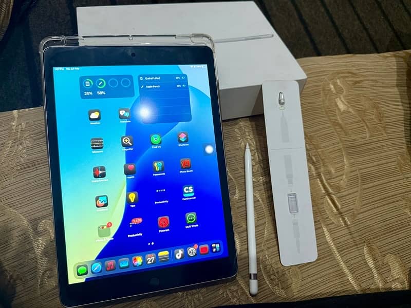 iPad 9 generation        key board       Apple Pencil 0