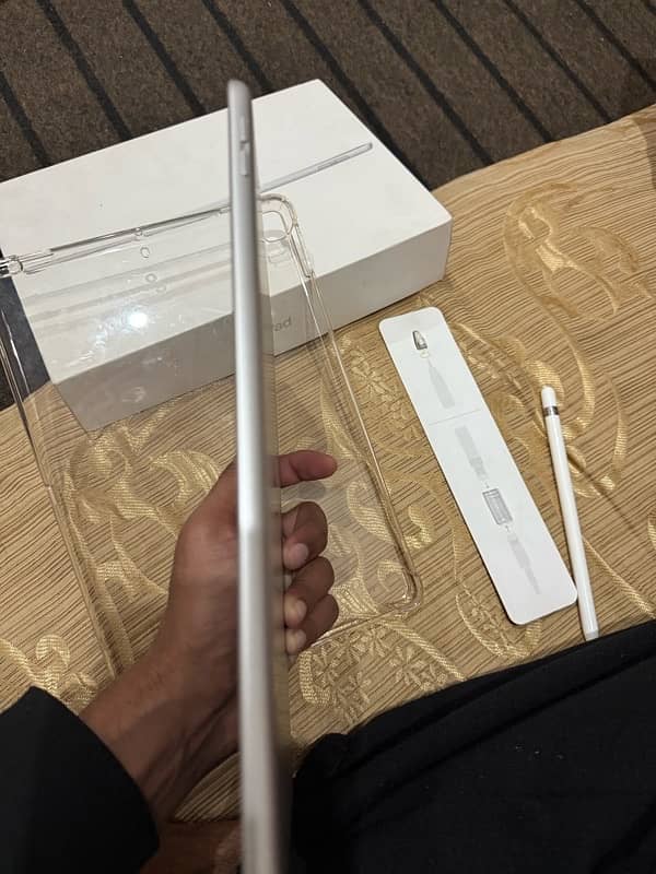 iPad 9 generation        key board       Apple Pencil 6
