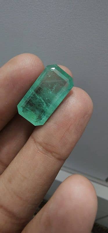 Emerald 17 carats big size 0