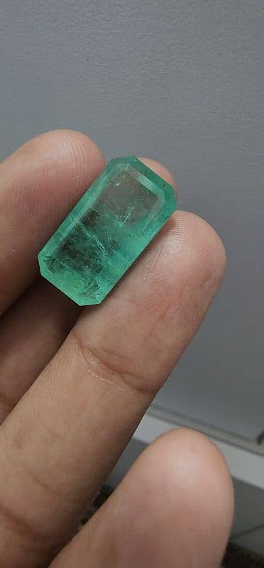 Emerald 17 carats big size 2