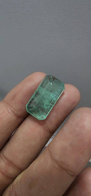 Emerald 17 carats big size 4
