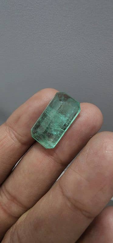 Emerald 17 carats big size 6