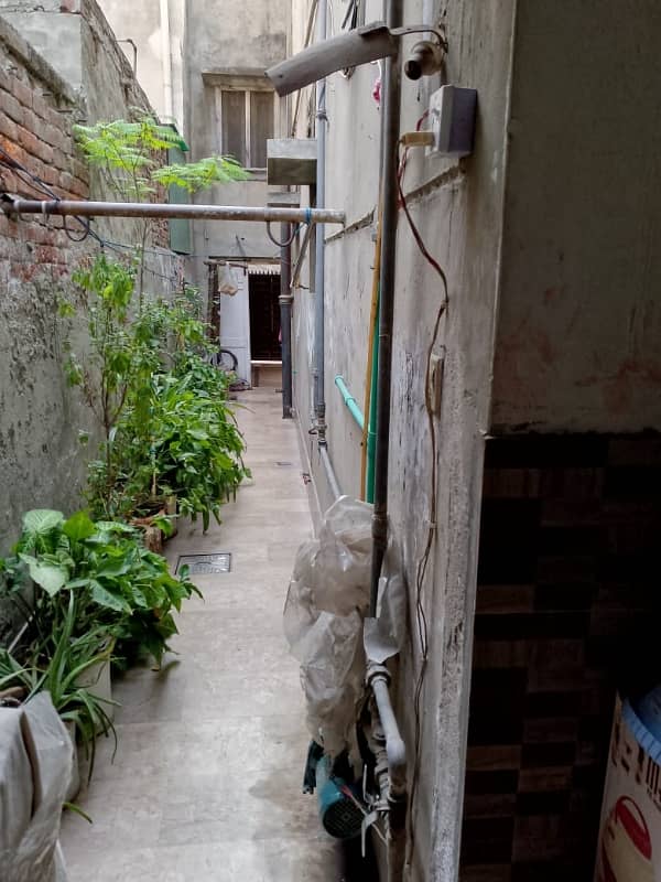 10.25 Marla Used & well maintained House for sale with 1 Marla extra land included.  Located at the prime location of Chowk Yateem Khana.  Neat & Clean House. 1