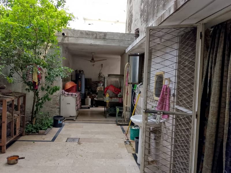 10.25 Marla Used & well maintained House for sale with 1 Marla extra land included.  Located at the prime location of Chowk Yateem Khana.  Neat & Clean House. 2