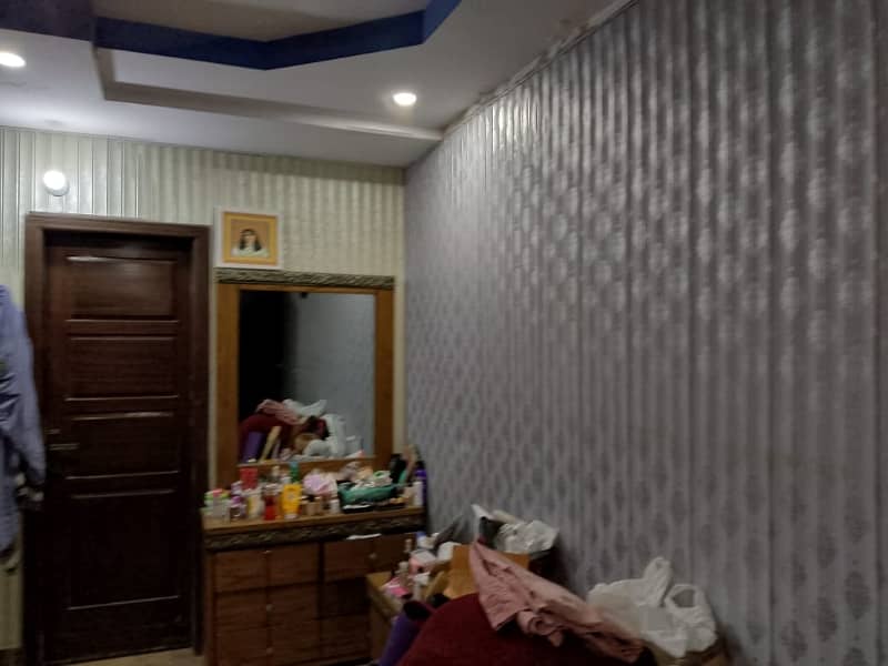 10.25 Marla Used & well maintained House for sale with 1 Marla extra land included.  Located at the prime location of Chowk Yateem Khana.  Neat & Clean House. 5
