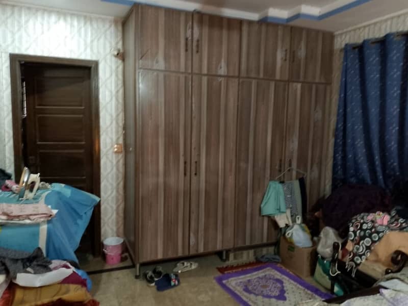 10.25 Marla Used & well maintained House for sale with 1 Marla extra land included.  Located at the prime location of Chowk Yateem Khana.  Neat & Clean House. 7