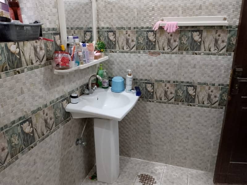 10.25 Marla Used & well maintained House for sale with 1 Marla extra land included.  Located at the prime location of Chowk Yateem Khana.  Neat & Clean House. 9