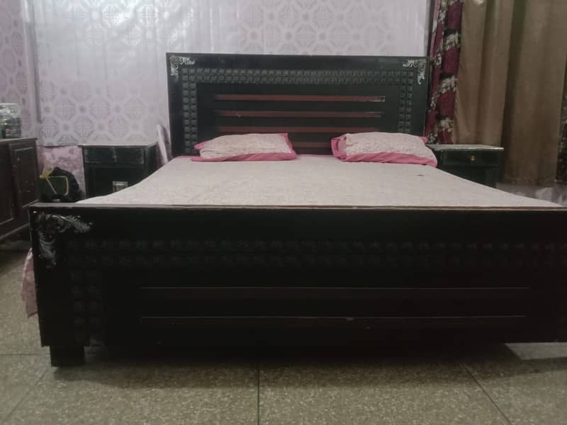 BED SET with 2 side tables 0