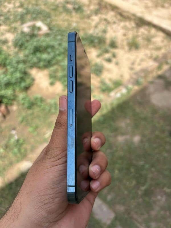 iphone  12 pro max 4