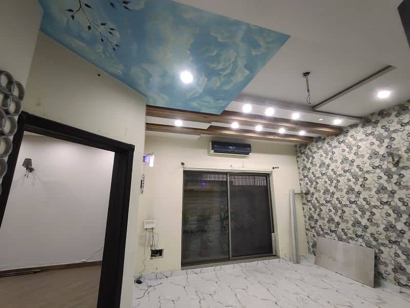 URGENT! 5 Rooms + 3 story+ 2 kitchens, 5 marla, Model city 1 0