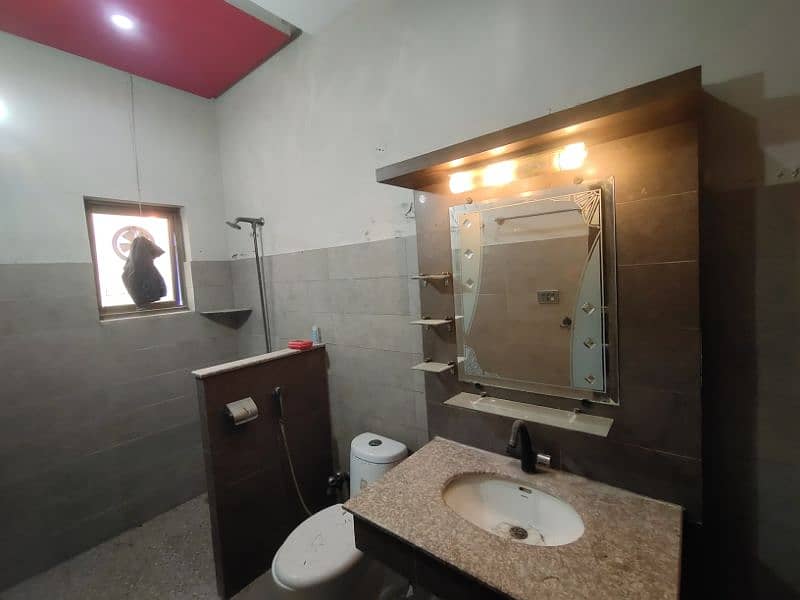 URGENT! 5 Rooms + 3 story+ 2 kitchens, 5 marla, Model city 1 11