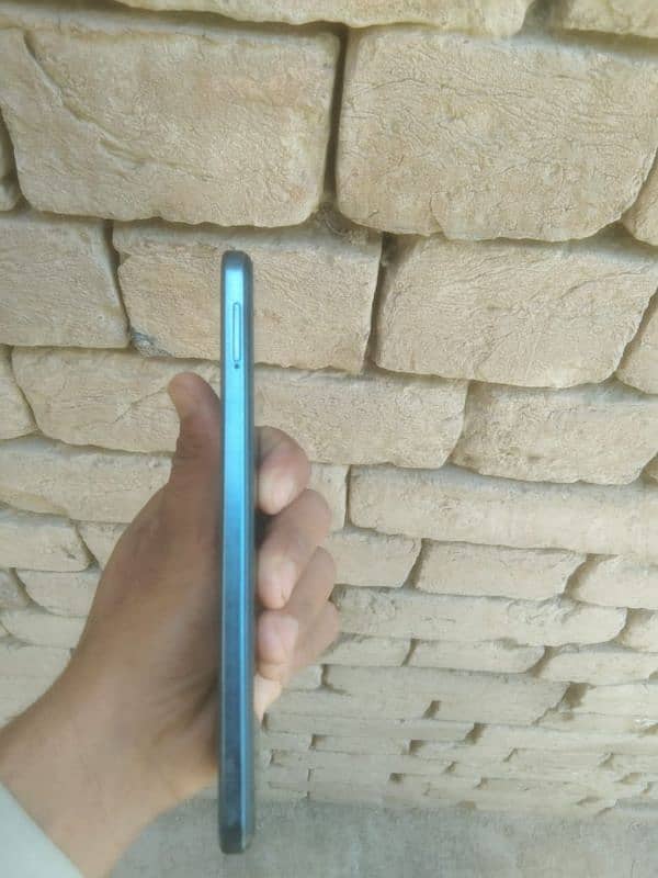 4+4=8.128GB box open kiye hoye 6 month hoye ha 9/10 condition 3