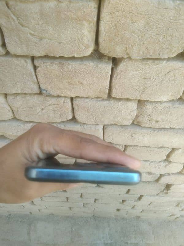 4+4=8.128GB box open kiye hoye 6 month hoye ha 9/10 condition 5