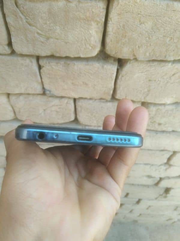 4+4=8.128GB box open kiye hoye 6 month hoye ha 9/10 condition 7
