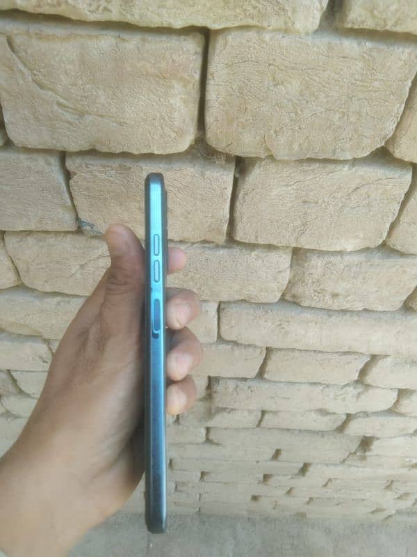 4+4=8.128GB box open kiye hoye 6 month hoye ha 9/10 condition 8