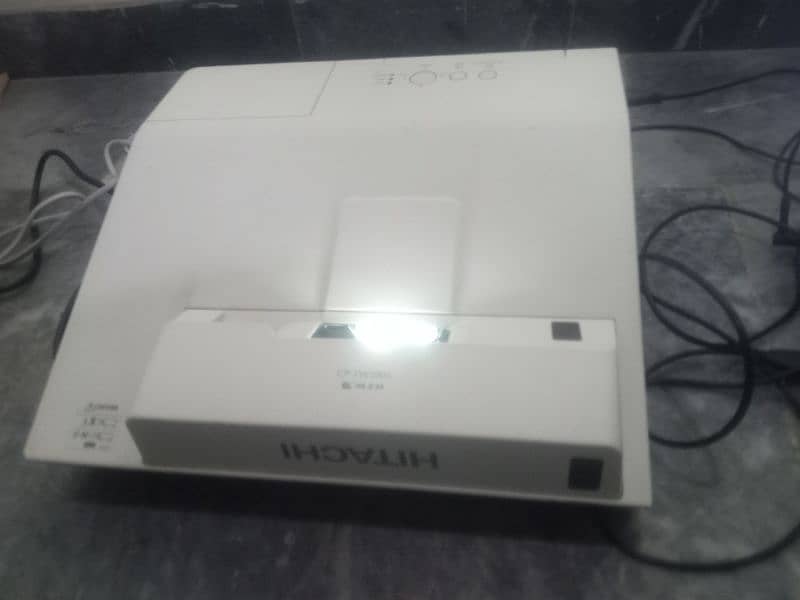 Branded full HD and half HD Multimedia projector available for sale 0