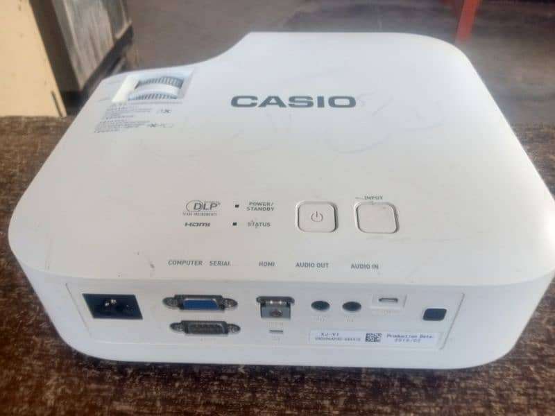 Branded full HD and half HD Multimedia projector available for sale 1
