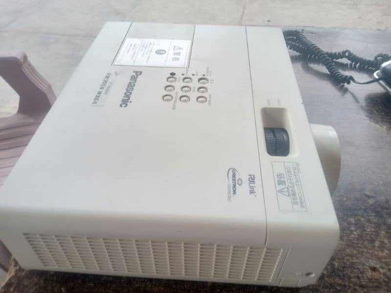 Branded full HD and half HD Multimedia projector available for sale 3