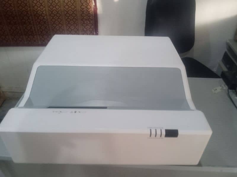 Branded full HD and half HD Multimedia projector available for sale 7