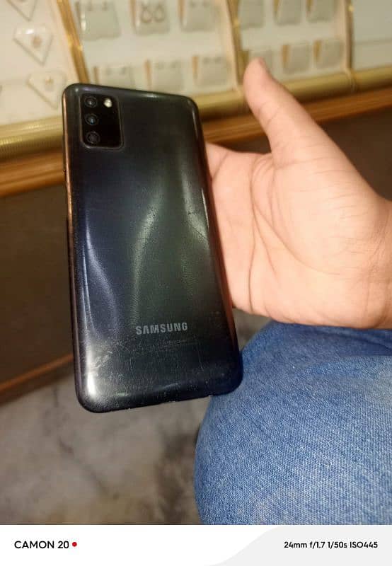 samsung A03s model 3 GB 32 GB mobile ka glass change hai 4