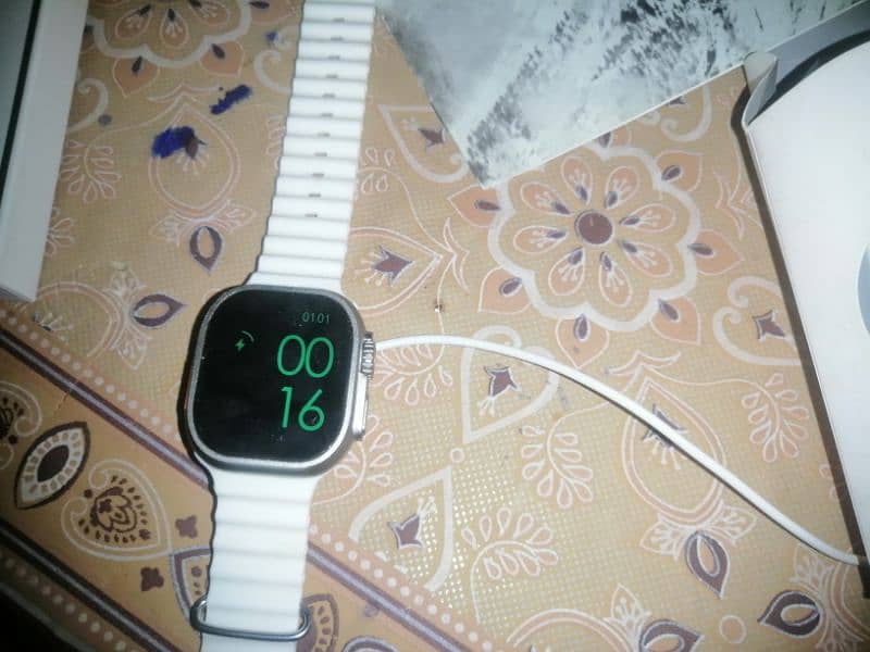 Mt8 ultra apple logo watch contact no 03046004449 on WhatsApp 9