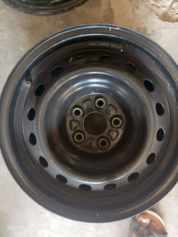 4 Rims GLi gare ka  Neu car sa autra hn. . 15000 0