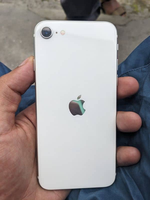 I am Selling (I Phone SE 2020)  PTA Approved 1