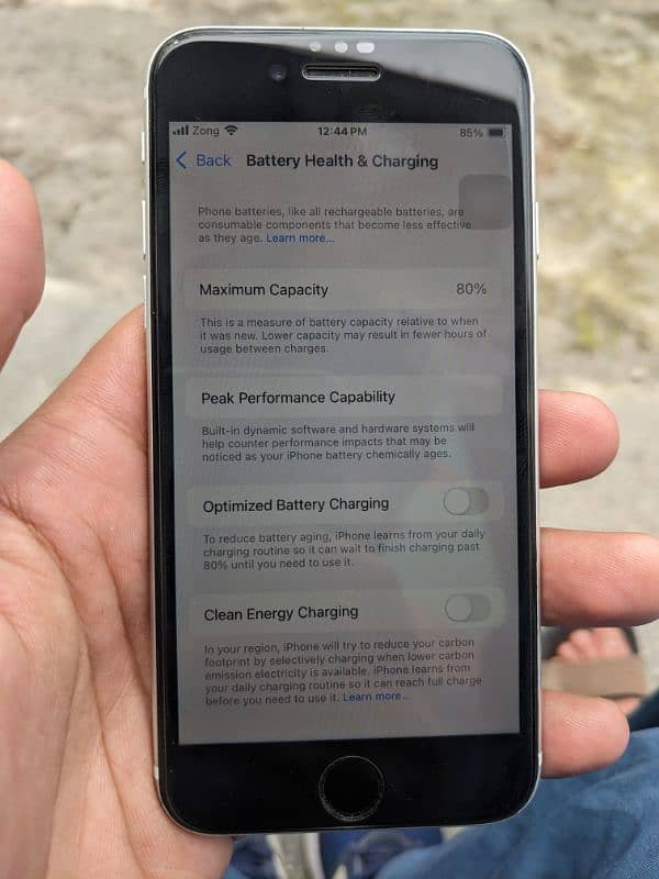I am Selling (I Phone SE 2020)  PTA Approved 4