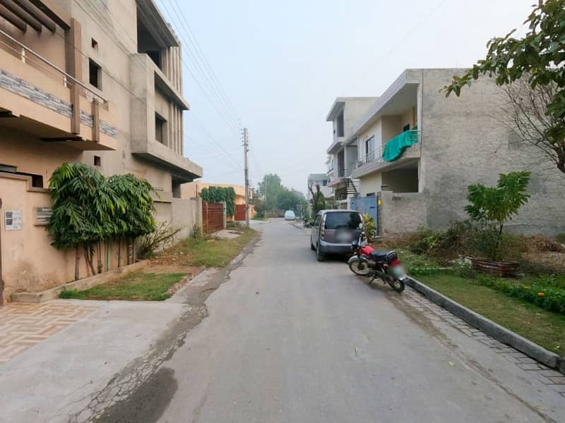 8 Marla Spacious House Available In P &Amp; D Housing Society - Block B1 For Sale 1